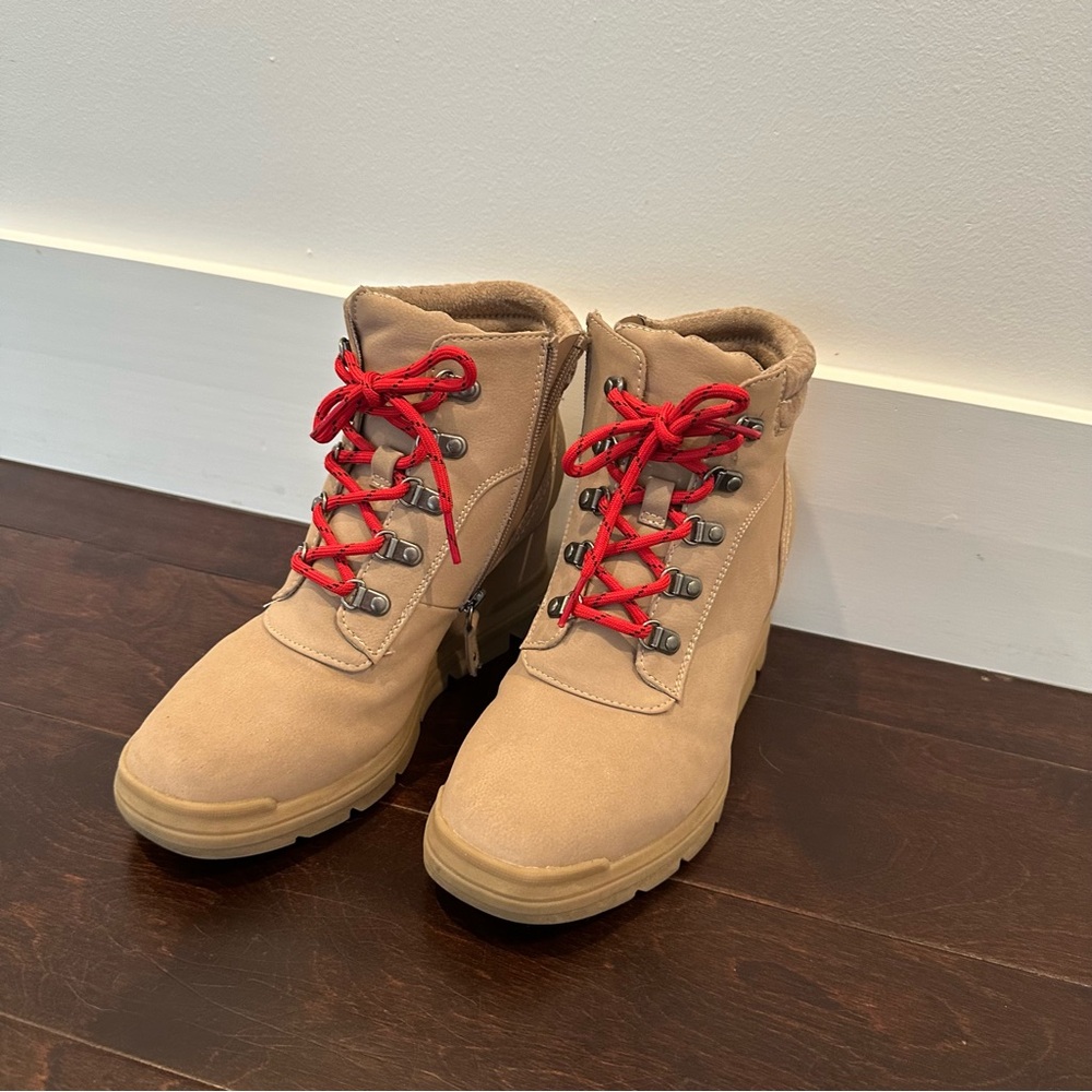 Dr Scholls Tan Boots with Red Laces